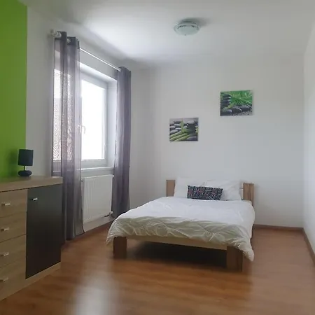 Mezonetovy V Centre Novej Dubnice Appartamento *