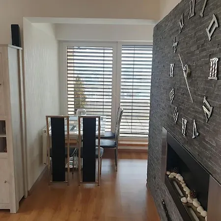 Mezonetovy V Centre Novej Dubnice Appartamento *