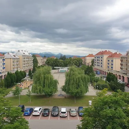 Mezonetovy V Centre Novej Dubnice Appartamento