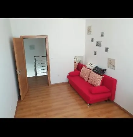 Mezonetovy V Centre Novej Dubnice Appartamento *