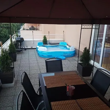 Mezonetovy V Centre Novej Dubnice Appartamento